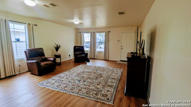 Listing photo id 2 for 1334 Sunbend