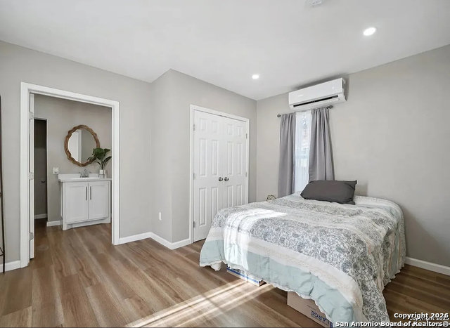 Image 17 of 21 For 1006 Center  