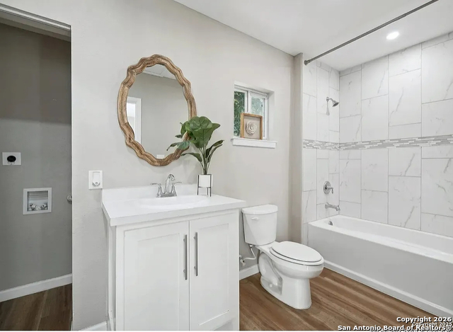 Image 18 of 21 For 1006 Center  