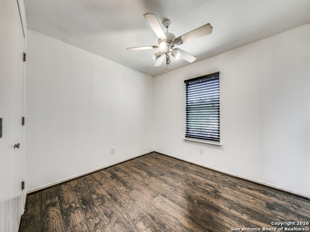 Listing photo id 3 for 6327 Fence  