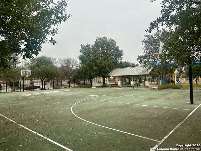 Listing photo id 13 for 3202 Carswell Bend