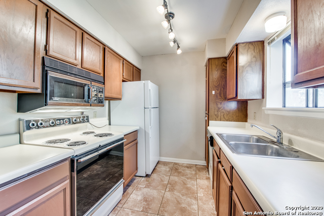 Image 3 of 12 For 4212 Medical Dr  911