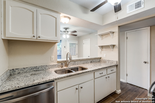 Image 14 of 28 For 2811 Woodbury 405