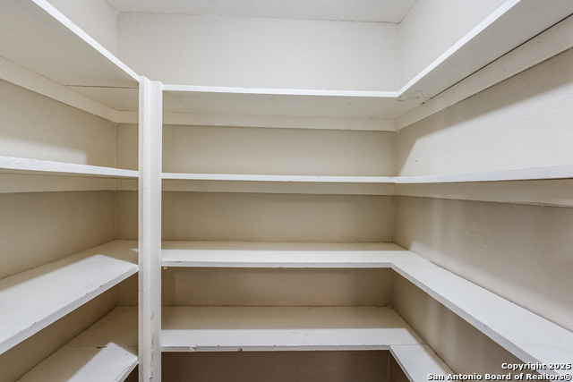 Image 15 of 28 For 2811 Woodbury 405