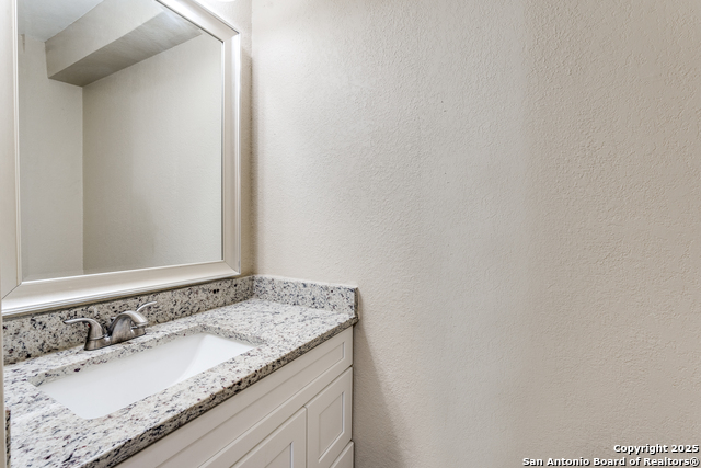 Image 16 of 28 For 2811 Woodbury 405