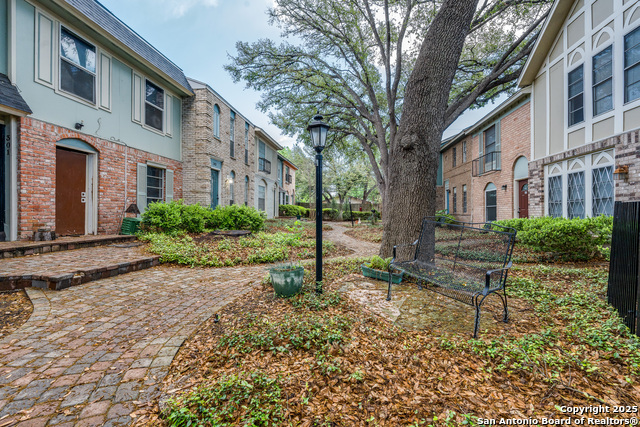 Image 6 of 28 For 2811 Woodbury 405