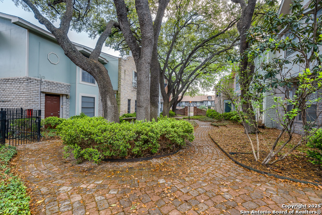 Image 7 of 28 For 2811 Woodbury 405