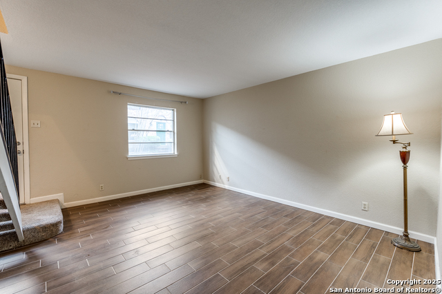 Image 8 of 28 For 2811 Woodbury 405