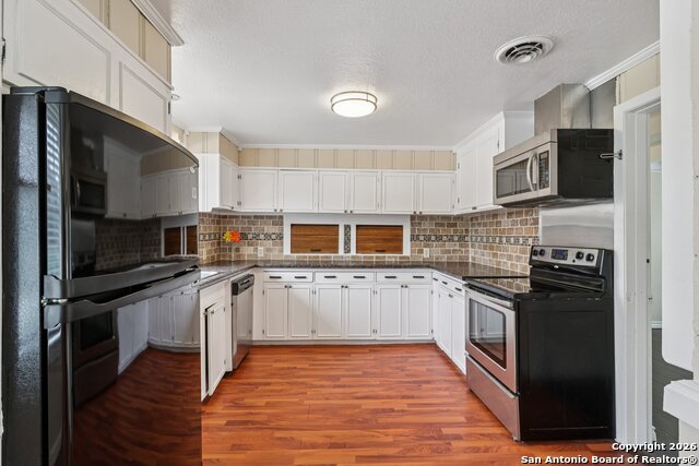 Image 13 of 49 For 4921 Hodges