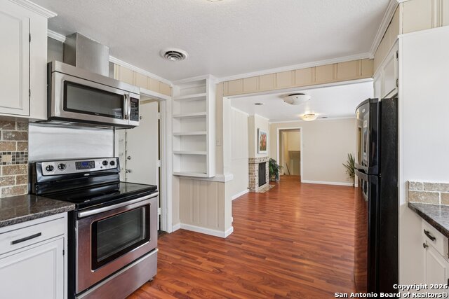 Image 15 of 49 For 4921 Hodges