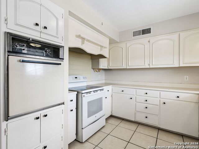 Image 14 of 30 For 7500 Callaghan  222