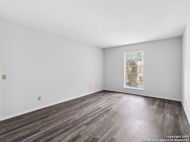 Image 17 of 30 For 7500 Callaghan  222