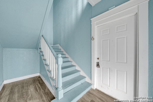 Image 13 of 32 For 1409 Woodlawn W