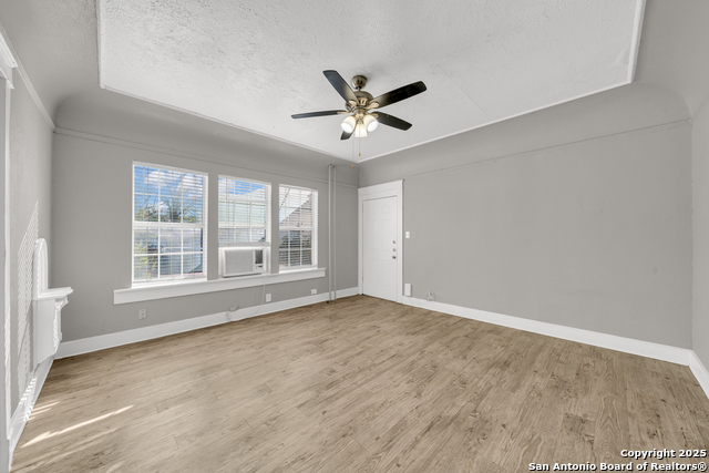 Image 16 of 32 For 1409 Woodlawn W