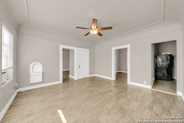 Image 22 of 32 For 1409 Woodlawn W