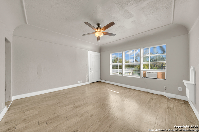 Image 24 of 32 For 1409 Woodlawn W