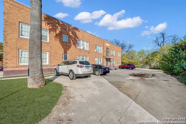 Image 4 of 32 For 1409 Woodlawn W