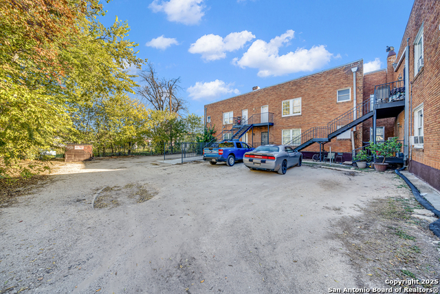 Image 5 of 32 For 1409 Woodlawn W