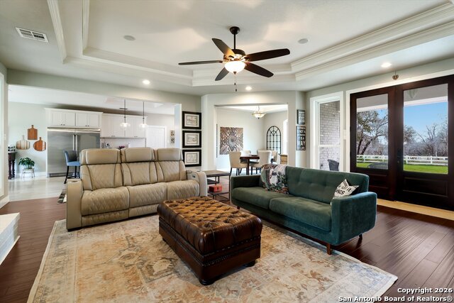 Listing photo id 7 for 329 Cimarron