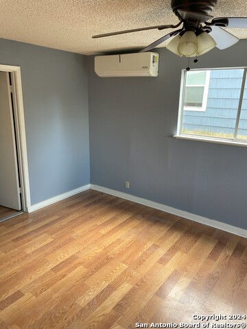 Image 14 of 17 For 742 Olney  