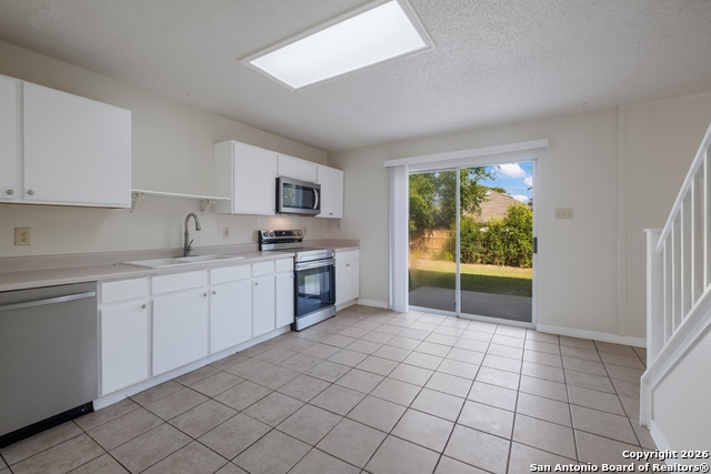 Listing photo id 4 for 10217 Sandbrook