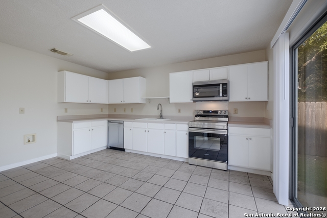 Listing photo id 5 for 10217 Sandbrook