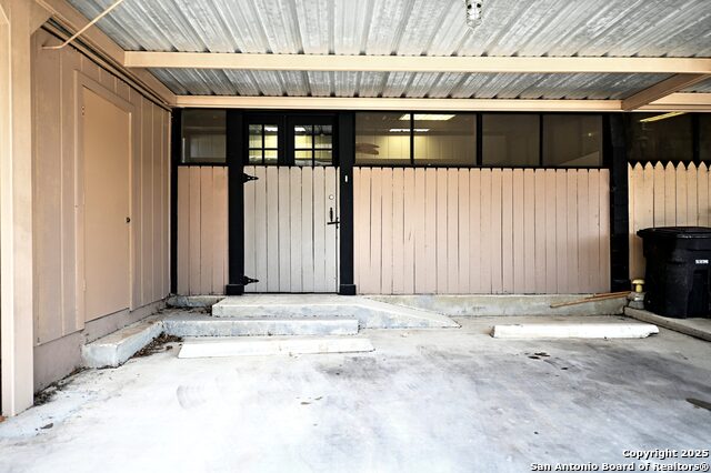 Image 2 of 28 For 10819 Crown S