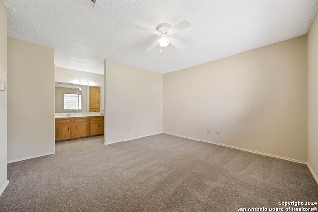 Listing photo id 14 for 13918 Tree Crossing St