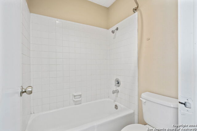 Listing photo id 17 for 13918 Tree Crossing St