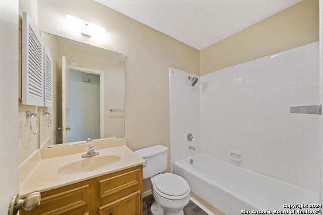 Listing photo id 19 for 13918 Tree Crossing St