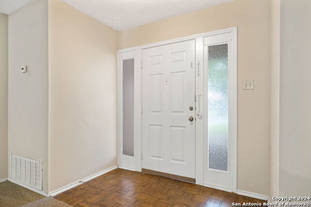 Listing photo id 2 for 13918 Tree Crossing St