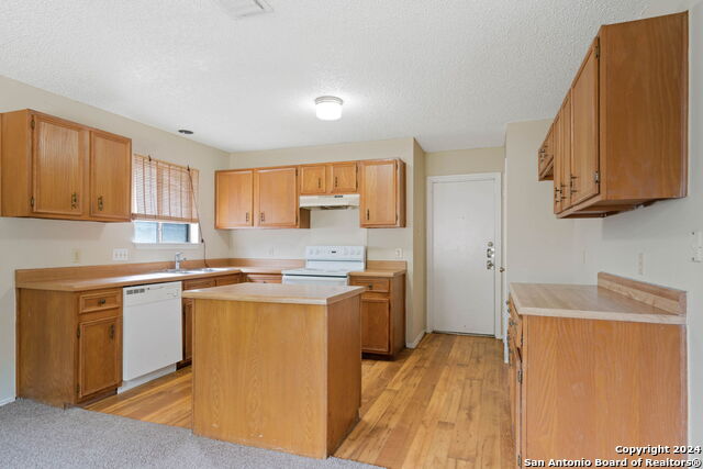 Listing photo id 7 for 13918 Tree Crossing St