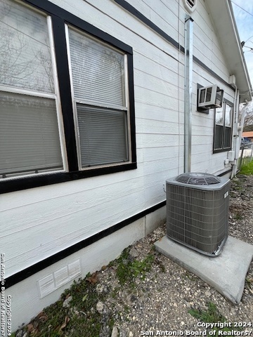 Image 14 of 16 For 136 Hilary St  1