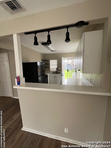 Image 6 of 16 For 136 Hilary St  1