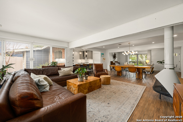 Image 10 of 53 For 2118 Lawndale Dr E