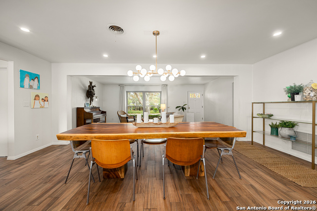 Image 11 of 53 For 2118 Lawndale Dr E