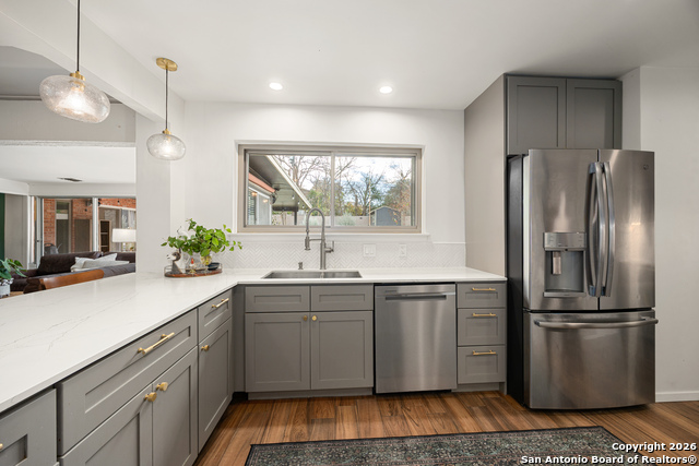 Image 13 of 53 For 2118 Lawndale Dr E