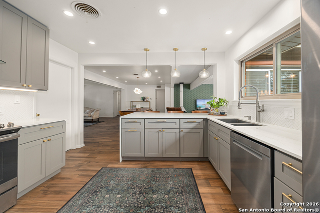 Image 15 of 53 For 2118 Lawndale Dr E