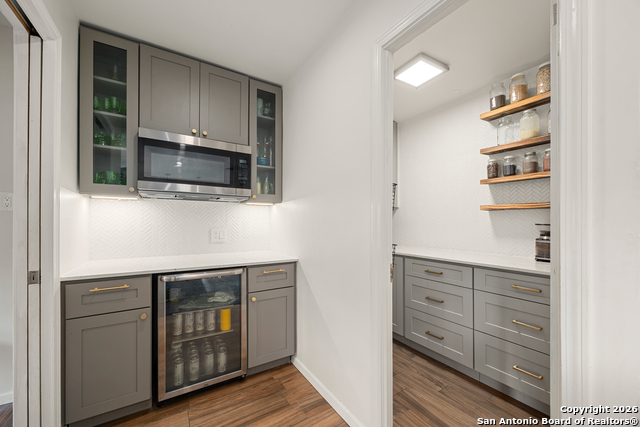 Image 16 of 53 For 2118 Lawndale Dr E