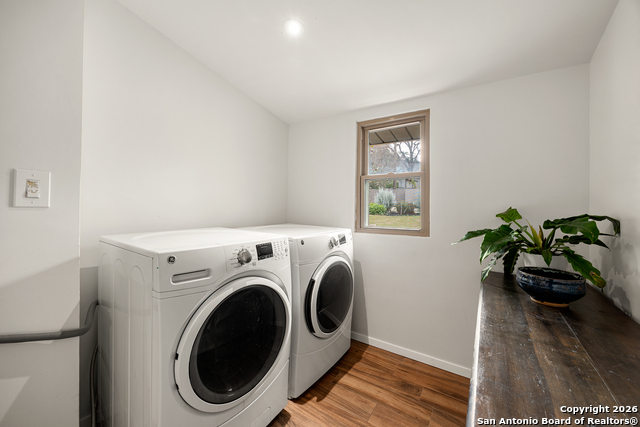 Image 17 of 53 For 2118 Lawndale Dr E