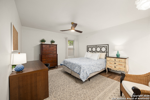 Image 20 of 53 For 2118 Lawndale Dr E