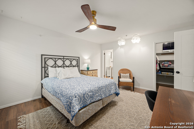 Image 21 of 53 For 2118 Lawndale Dr E