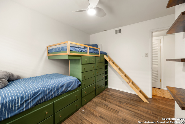 Image 25 of 53 For 2118 Lawndale Dr E