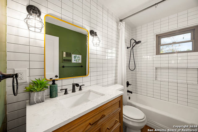 Image 26 of 53 For 2118 Lawndale Dr E