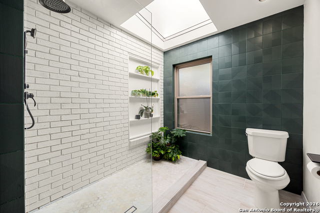 Image 30 of 53 For 2118 Lawndale Dr E