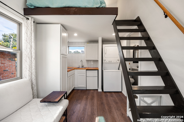 Image 34 of 53 For 2118 Lawndale Dr E