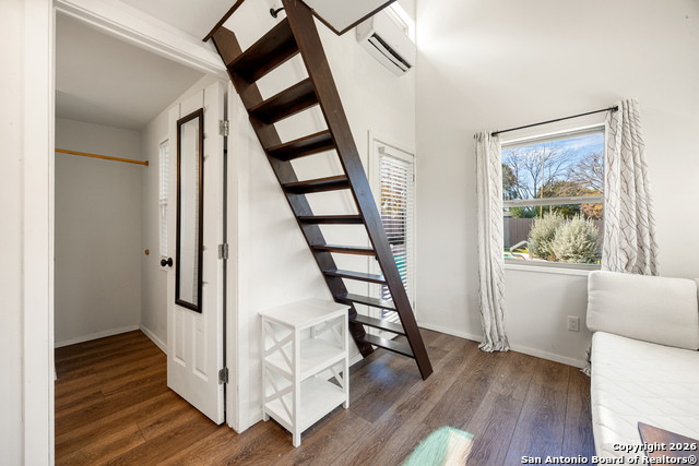 Image 36 of 53 For 2118 Lawndale Dr E