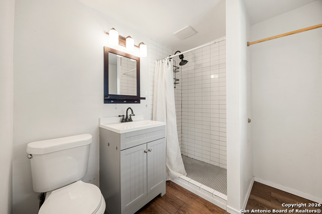 Image 37 of 53 For 2118 Lawndale Dr E