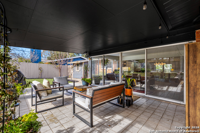 Image 39 of 53 For 2118 Lawndale Dr E