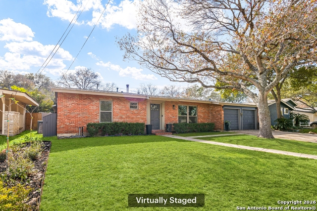 Image 4 of 53 For 2118 Lawndale Dr E